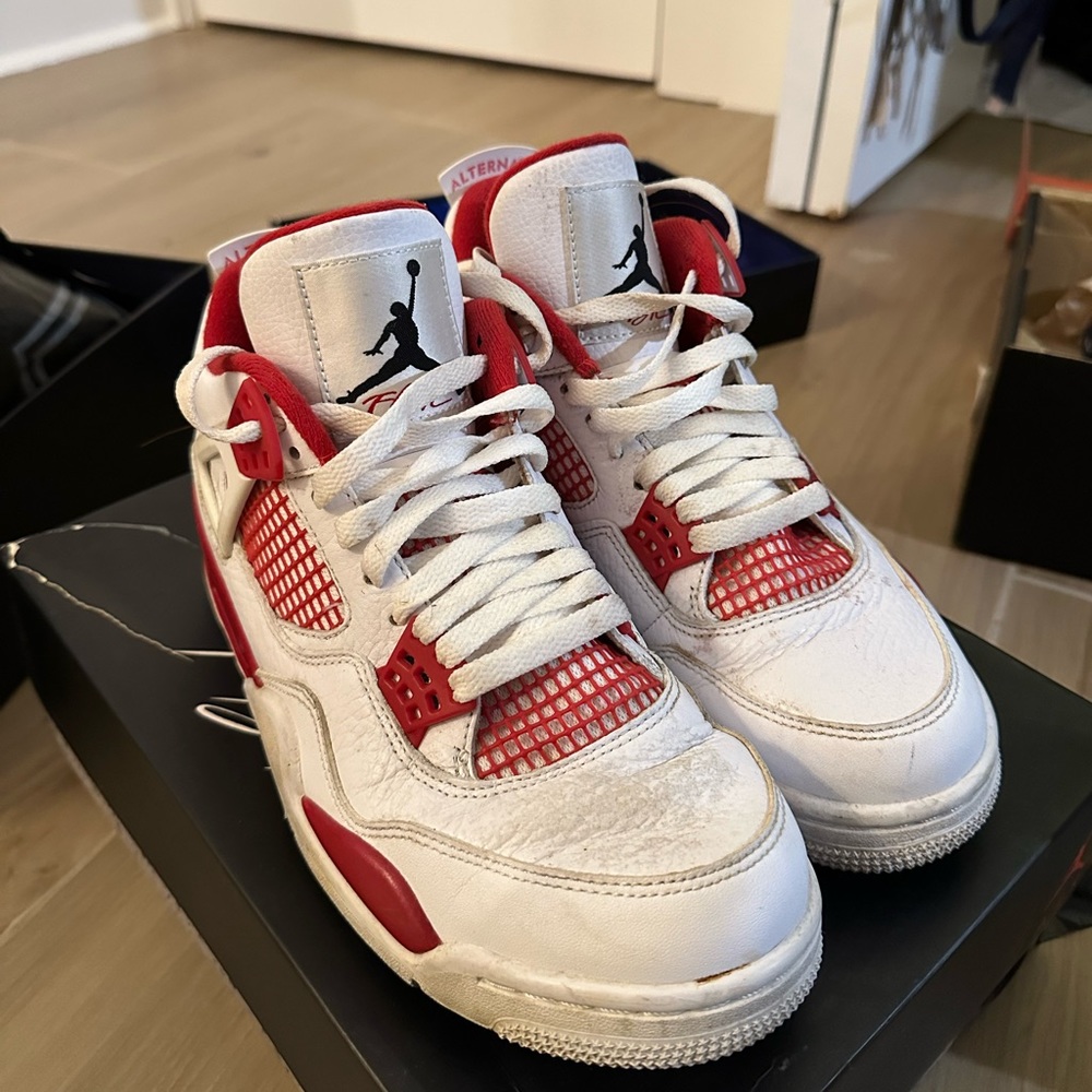 Air Jordan 4 Retro